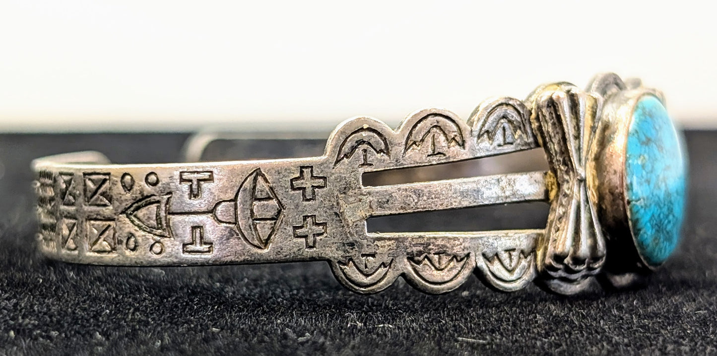 Amazing Vintage Silver Toned Native Southwest Turquoise Cuff Bracelet - 6" Length - Vintage Intricate Navajo Inspired Designed Bracelet