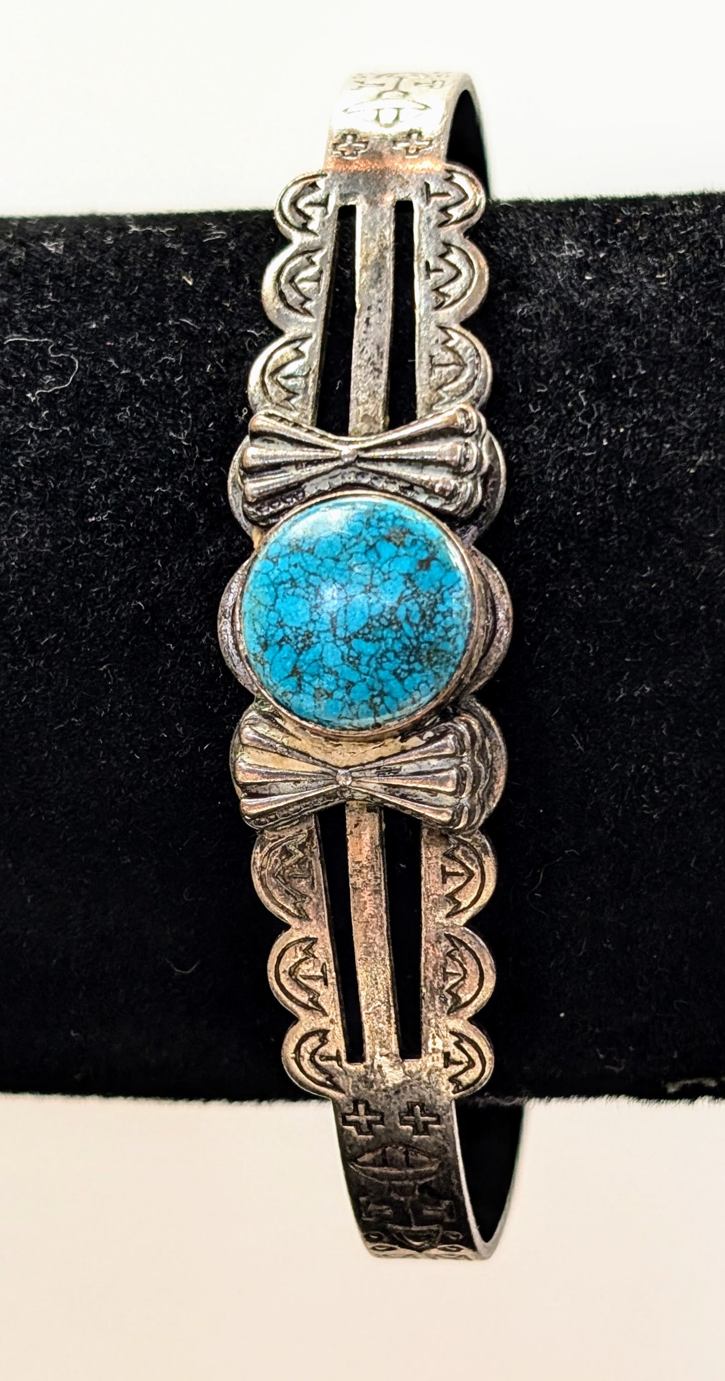 Amazing Vintage Silver Toned Native Southwest Turquoise Cuff Bracelet - 6" Length - Vintage Intricate Navajo Inspired Designed Bracelet