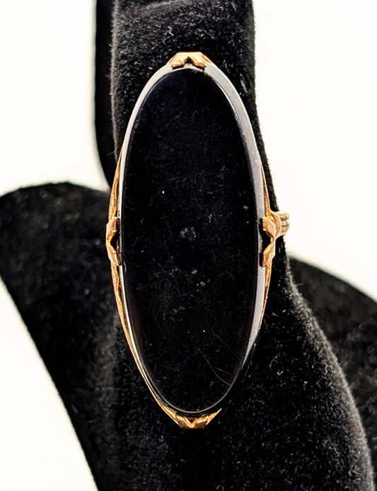 Beautiful Uncas Art Deco Oval Black Onyx Gold Toned Ring - Size 7 - Vintage U Arrow Hallmark Art Deco Style Black Onyx Statement Ring