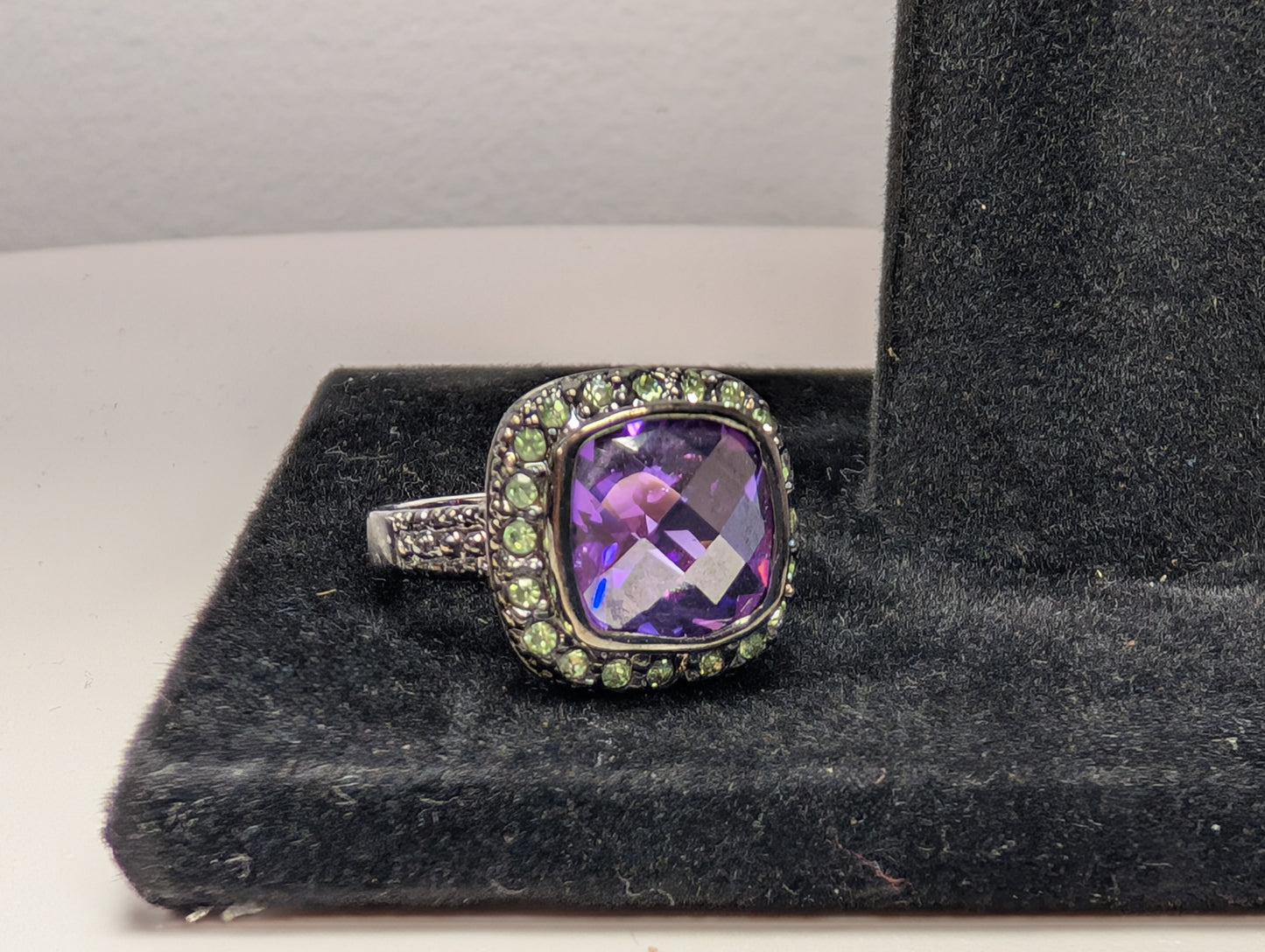 Incredibly Detailed Green Sapphire & Amethyst Ring - Size 7 - Heart Cutout Dome