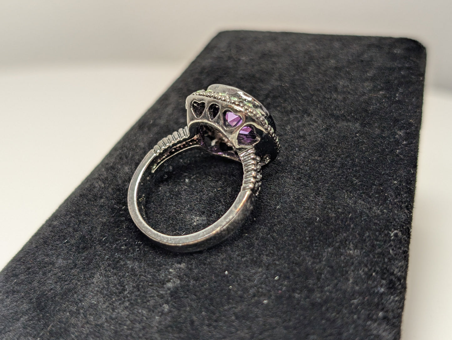 Incredibly Detailed Green Sapphire & Amethyst Ring - Size 7 - Heart Cutout Dome