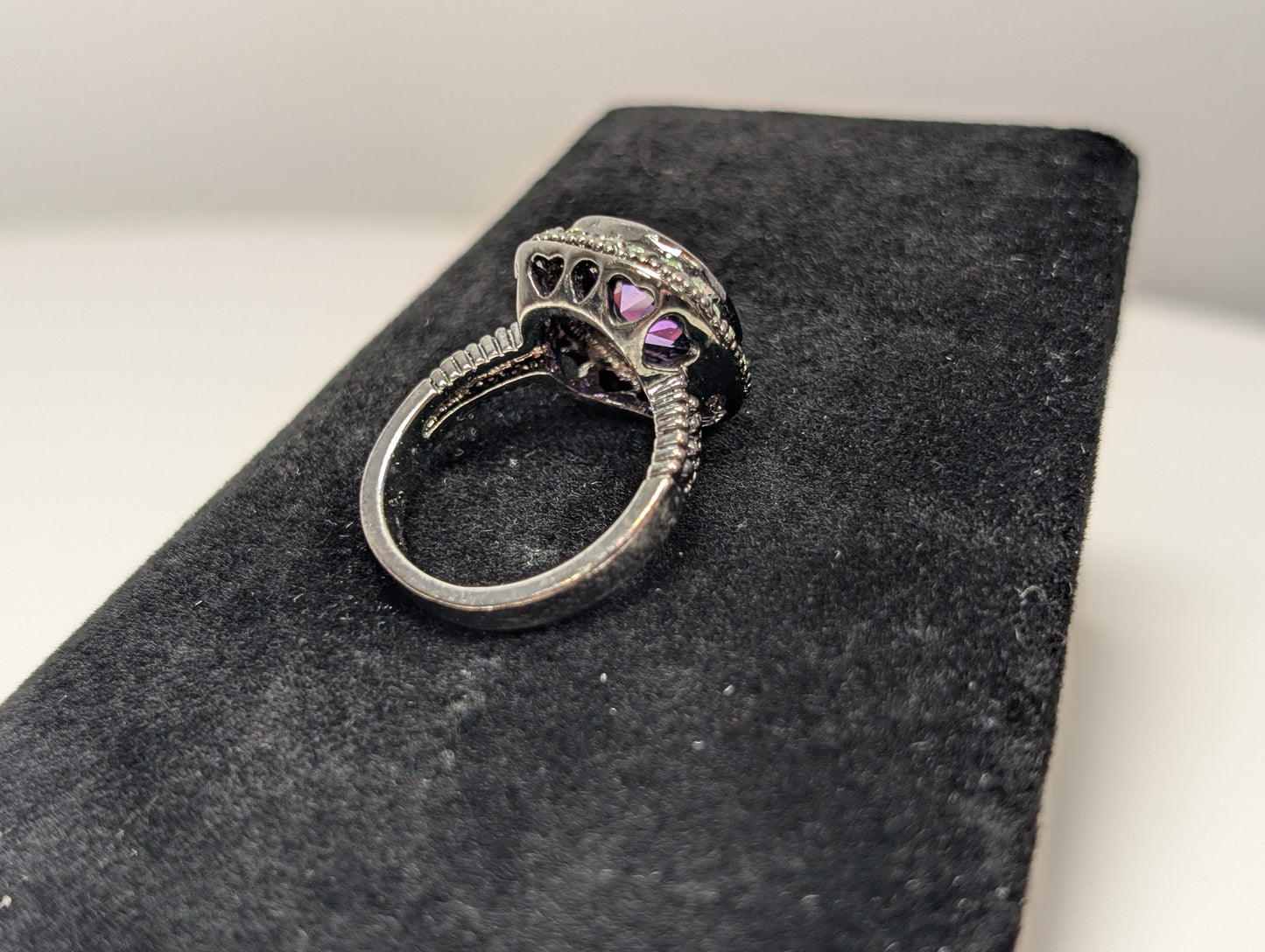 Incredibly Detailed Green Sapphire & Amethyst Ring - Size 7 - Heart Cutout Dome
