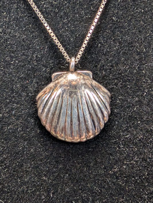 Sterling Silver Salty Cali Clamshell Necklace - 18 Inches - Stamped and Tested Sterling Silver - Seashell Jewelry