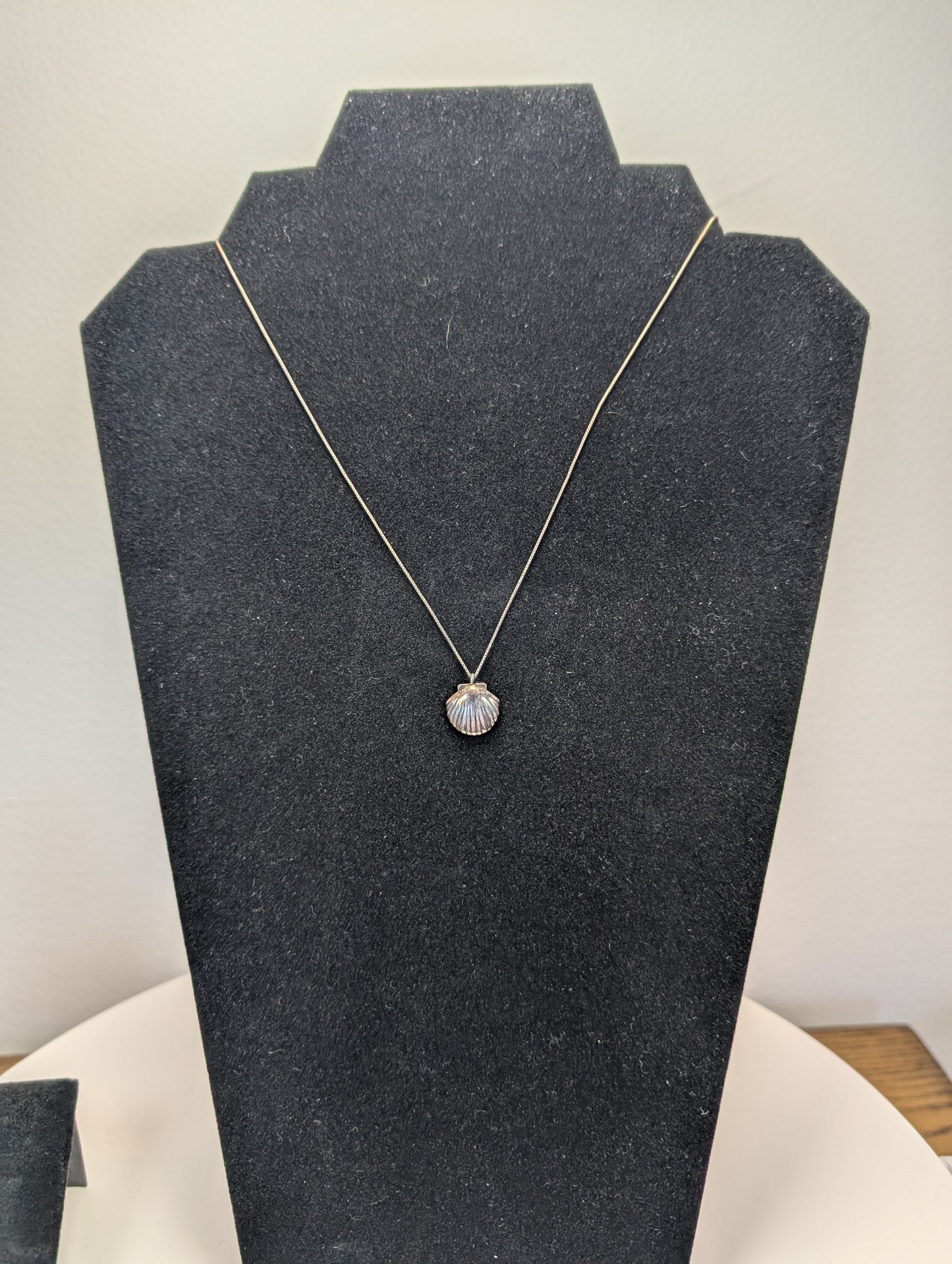 Sterling Silver Salty Cali Clamshell Necklace - 18 Inches - Stamped and Tested Sterling Silver - Seashell Jewelry