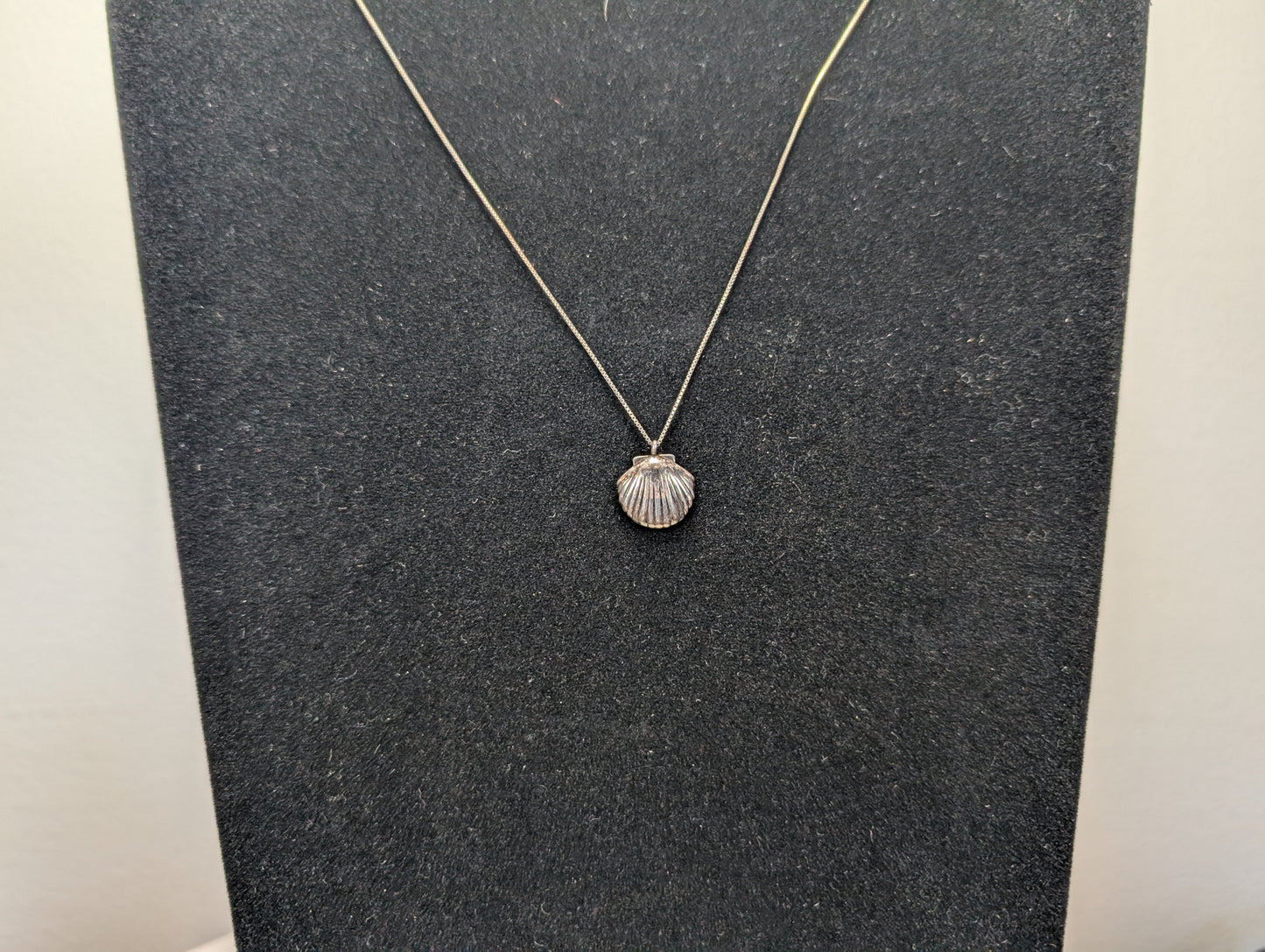 Sterling Silver Salty Cali Clamshell Necklace - 18 Inches - Stamped and Tested Sterling Silver - Seashell Jewelry