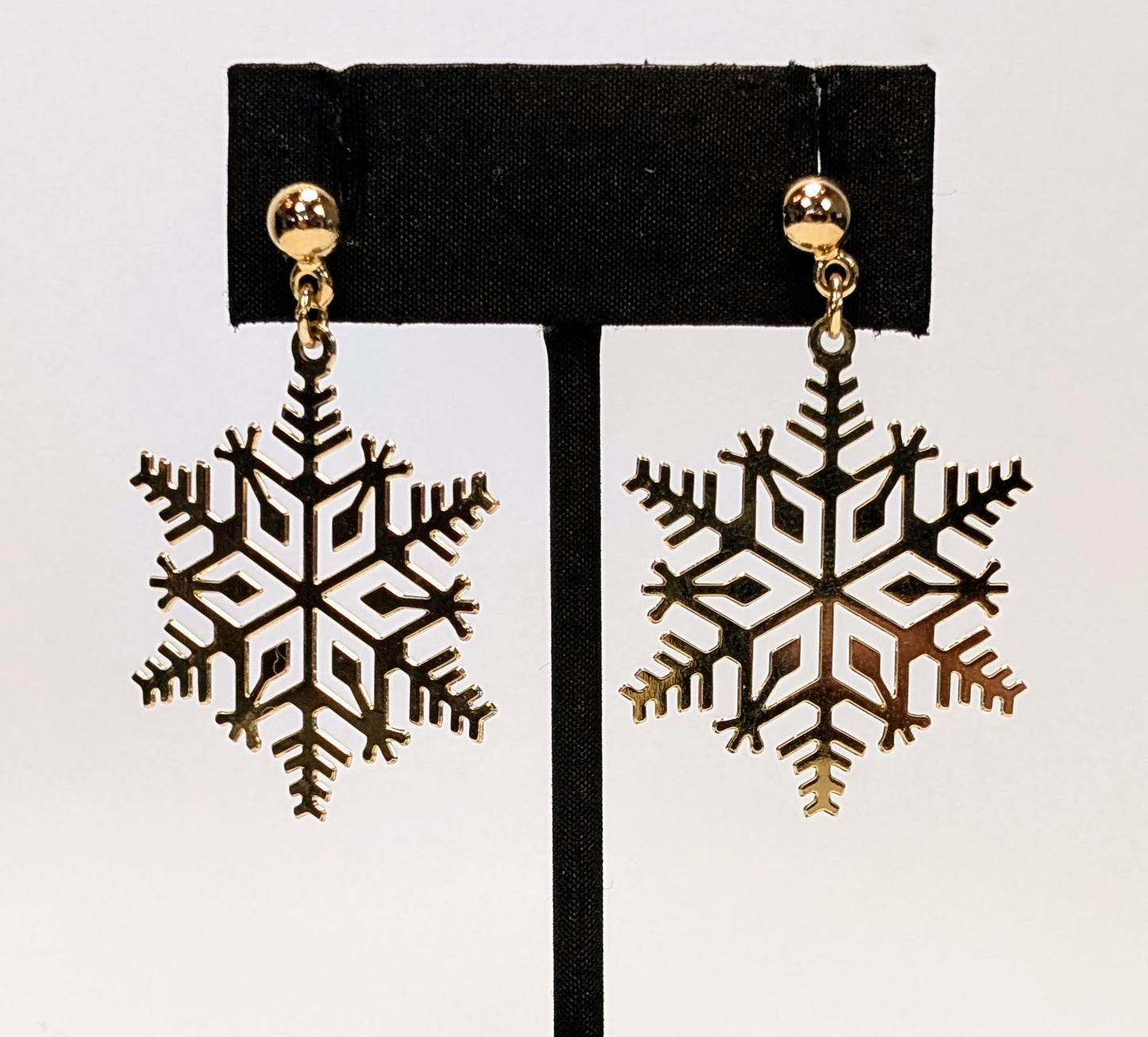 1977 Avon Goldtone Snowflakes Pierced Earrings in Box - New Old Stock (NOS) - Vintage Avon 70s Gold Snowflake Dangle Earrings