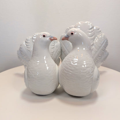 Gorgeous LLADRO "Couple Of Doves"  # 1169 Gloss Birds Collection Porcelain Figurine - No Box