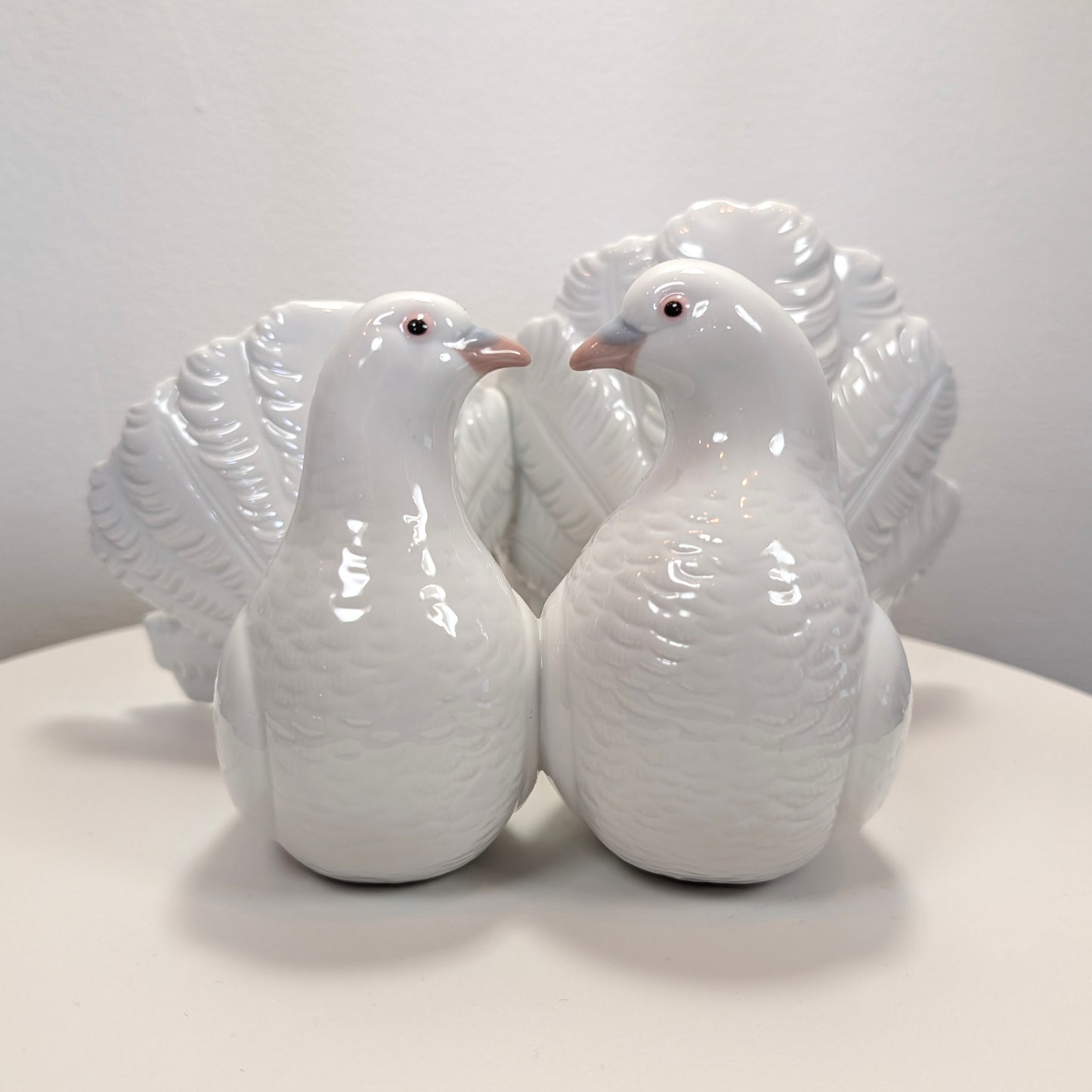 Gorgeous LLADRO "Couple Of Doves"  # 1169 Gloss Birds Collection Porcelain Figurine - No Box