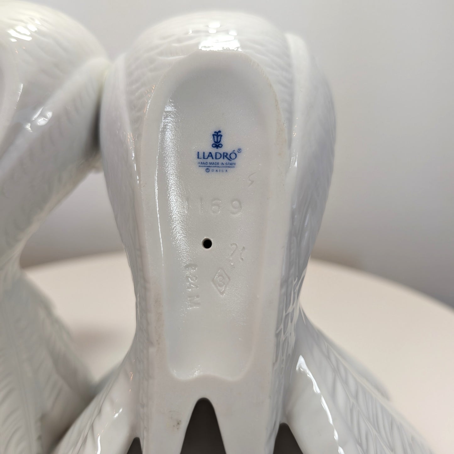 Gorgeous LLADRO "Couple Of Doves"  # 1169 Gloss Birds Collection Porcelain Figurine - No Box