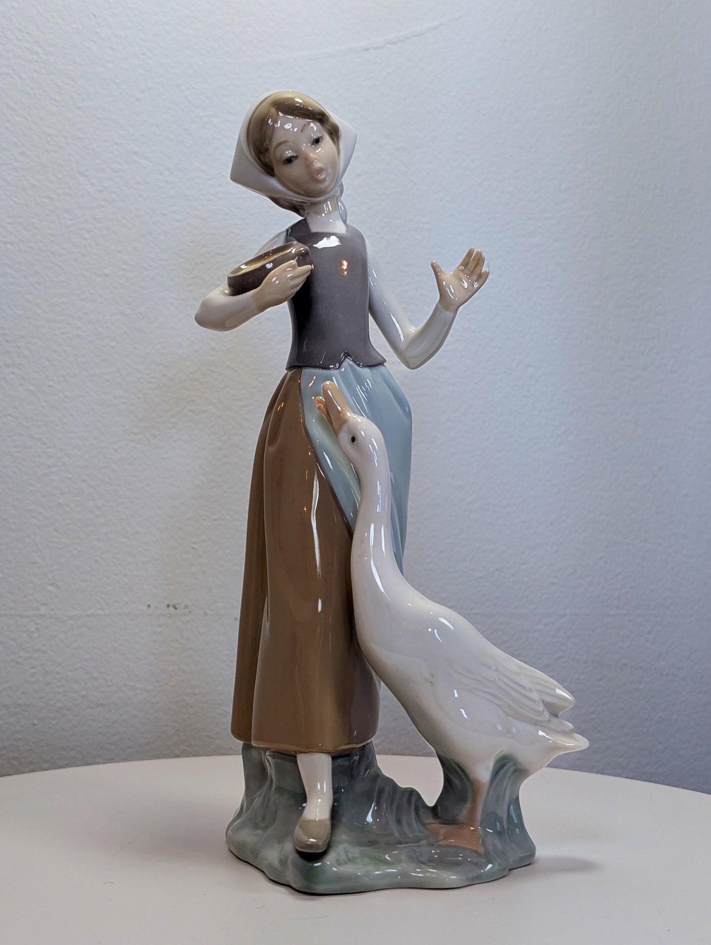 LLADRO  Girl With Duck - Children With Animals Collection 9 1/2" 1052 Glossy Statue - Like New - No Box