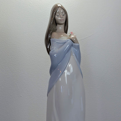 NAO By LLADRO Floral Beauty Glossy Porcelain Figurine - Women with Flowers Collection - Like New- No Box