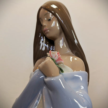 NAO By LLADRO Floral Beauty Glossy Porcelain Figurine - Women with Flowers Collection - Like New- No Box