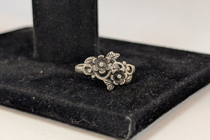 Cute Floral Ring - Size 7.75 - Stamped and Tested Sterling Silver - Thailand Jewelry