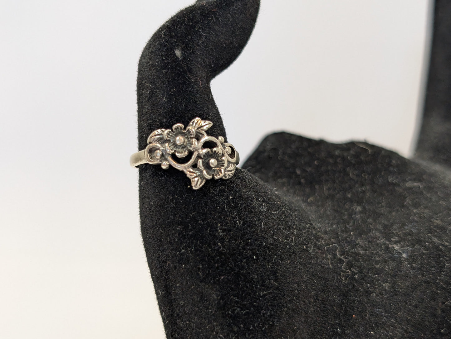 Cute Floral Ring - Size 7.75 - Stamped and Tested Sterling Silver - Thailand Jewelry