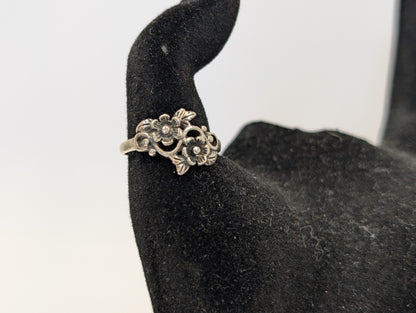 Cute Floral Ring - Size 7.75 - Stamped and Tested Sterling Silver - Thailand Jewelry