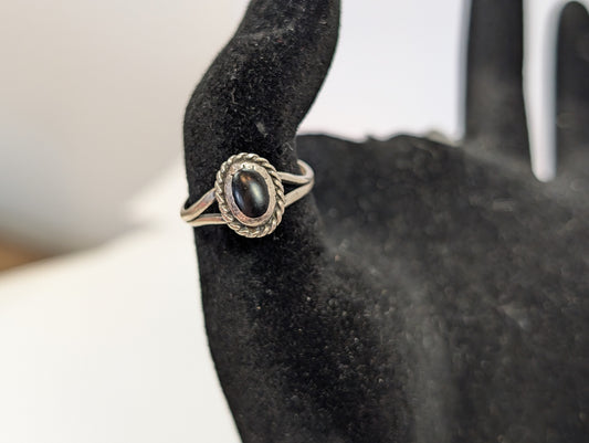 Black Onyx Oval Ring - Size 5.5 - Stamped and Tested Sterling Silver - Raised Coiling Edges