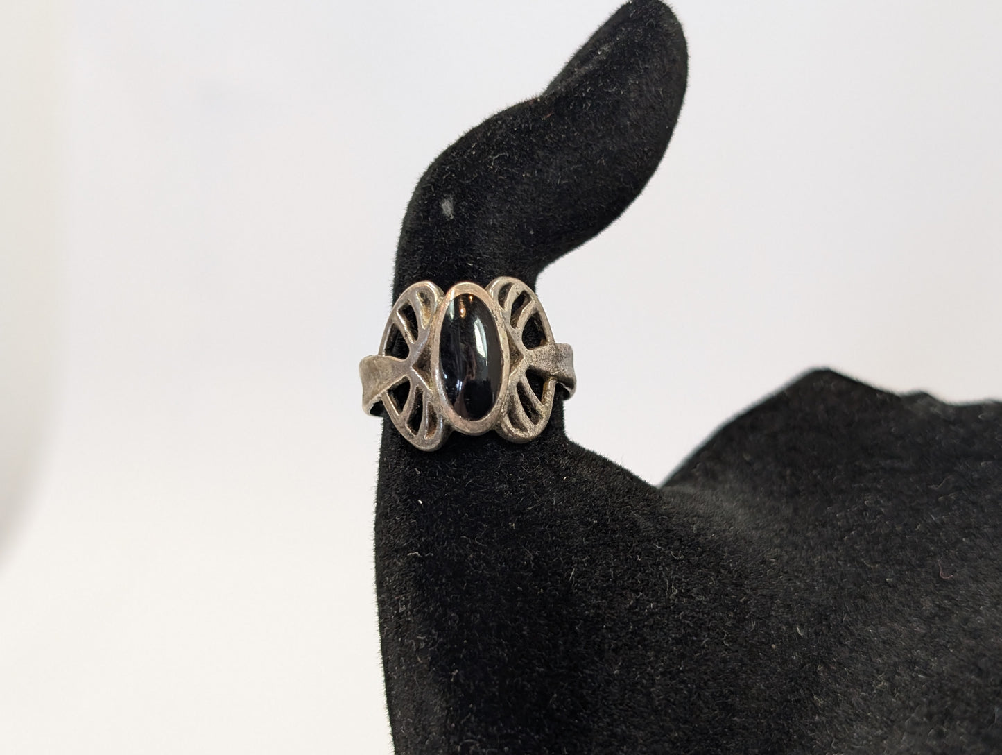 Black Onyx Slender Oval Side Heart Ring - Size 7 - Tested Sterling Silver - Side Heart Openwork