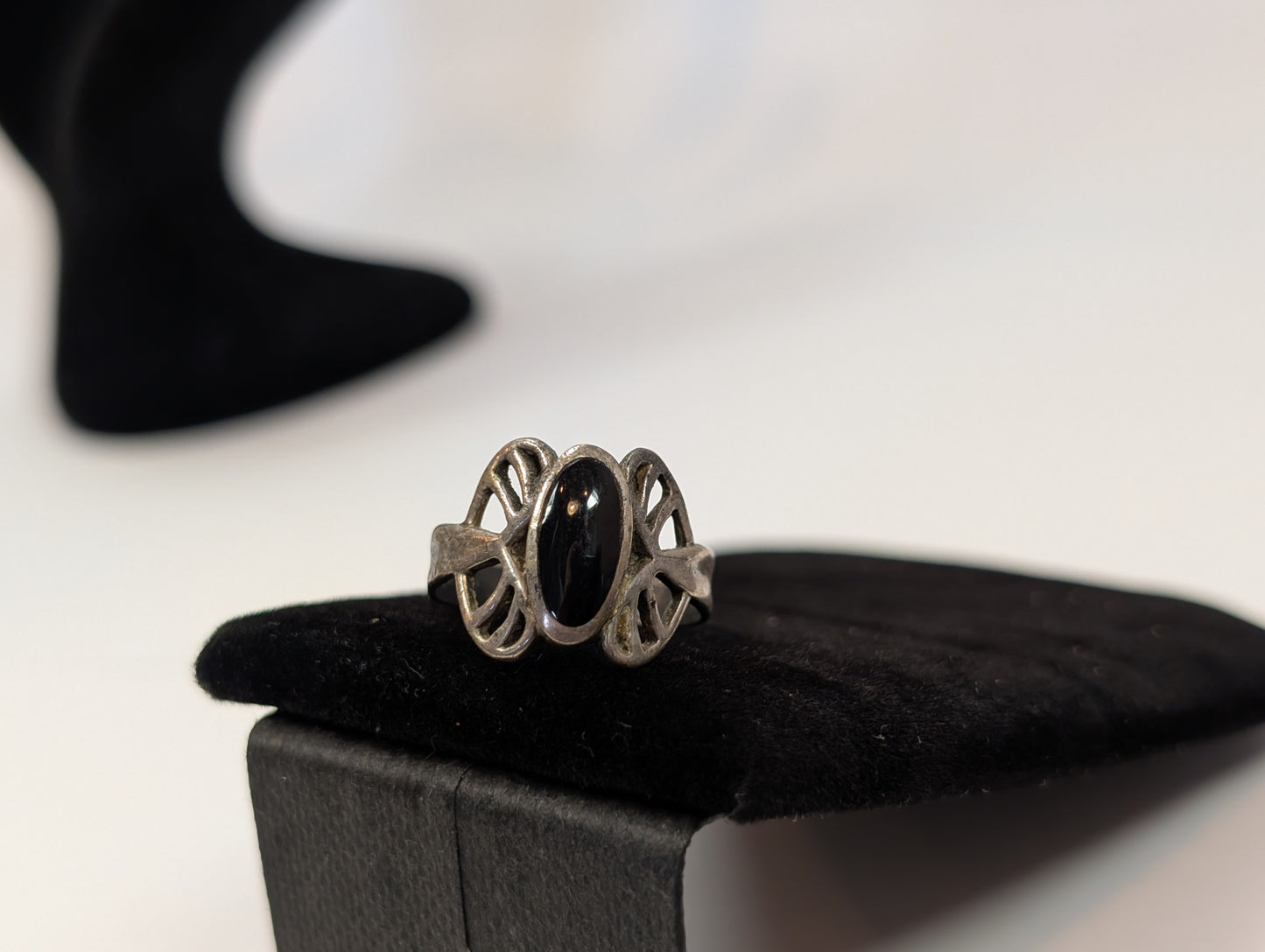 Black Onyx Slender Oval Side Heart Ring - Size 7 - Tested Sterling Silver - Side Heart Openwork