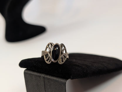 Black Onyx Slender Oval Side Heart Ring - Size 7 - Tested Sterling Silver - Side Heart Openwork