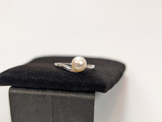 Beautiful 14KT White Gold Pearl Ring - Size 6 - Stamped and Tested 14KT Gold - Shimmering Pearl Stone