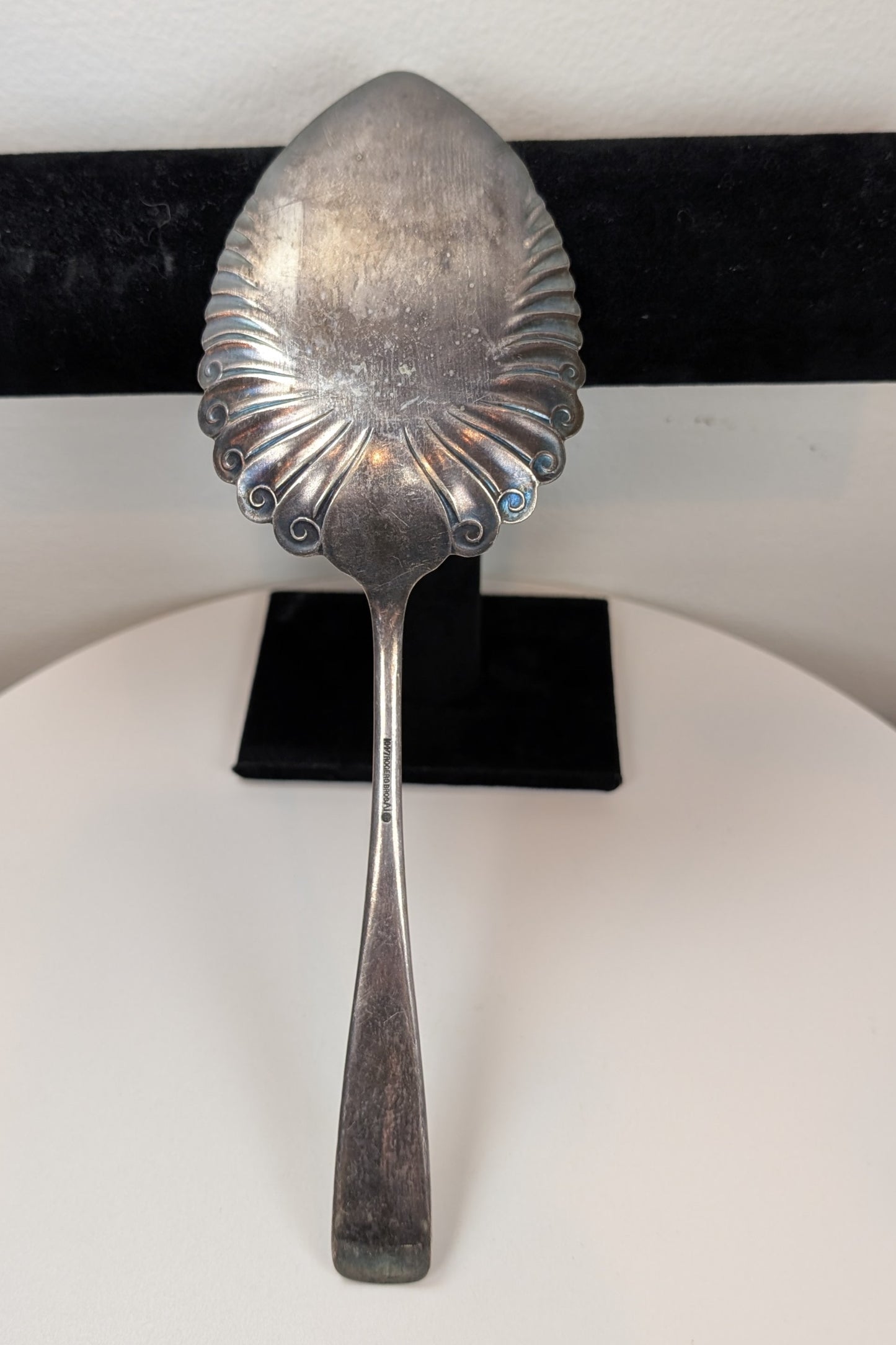 Rogers Bros Assyrian Head Cake/Pie Server - Silverplated - Amazing Design - Well Detailed - Large Antique