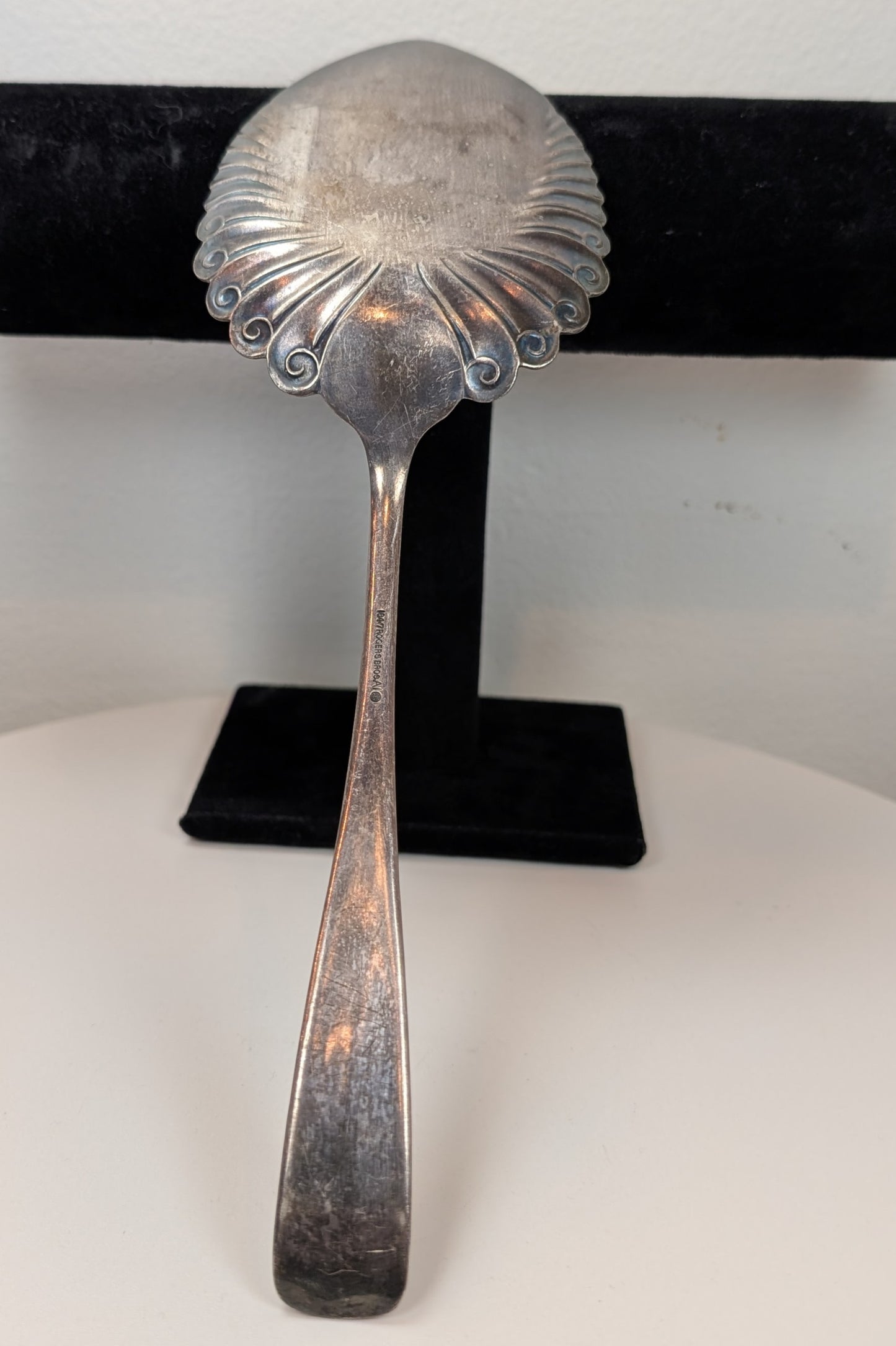 Rogers Bros Assyrian Head Cake/Pie Server - Silverplated - Amazing Design - Well Detailed - Large Antique
