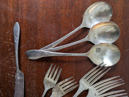 Lady Hamilton 1932 Oneida Community Plate Silverware Set - Stamped and Tested Silverplate - Knives, Forks, and Spoons