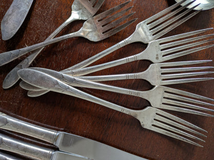 Lady Hamilton 1932 Oneida Community Plate Silverware Set - Stamped and Tested Silverplate - Knives, Forks, and Spoons