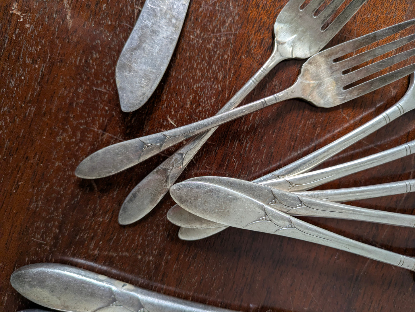 Lady Hamilton 1932 Oneida Community Plate Silverware Set - Stamped and Tested Silverplate - Knives, Forks, and Spoons
