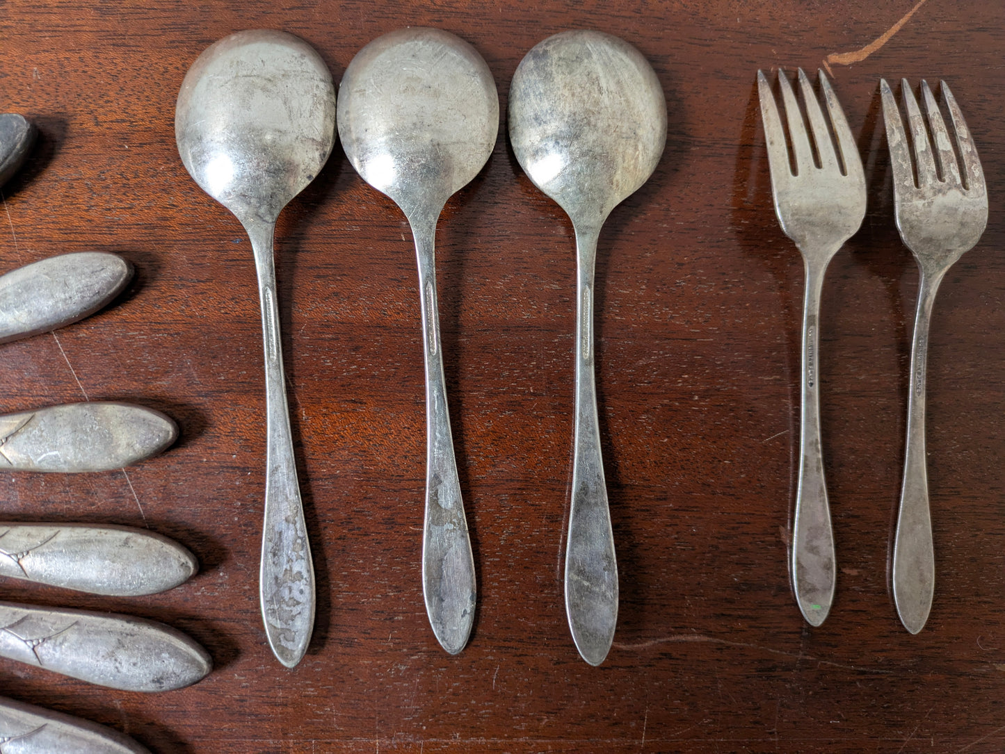 Lady Hamilton 1932 Oneida Community Plate Silverware Set - Stamped and Tested Silverplate - Knives, Forks, and Spoons