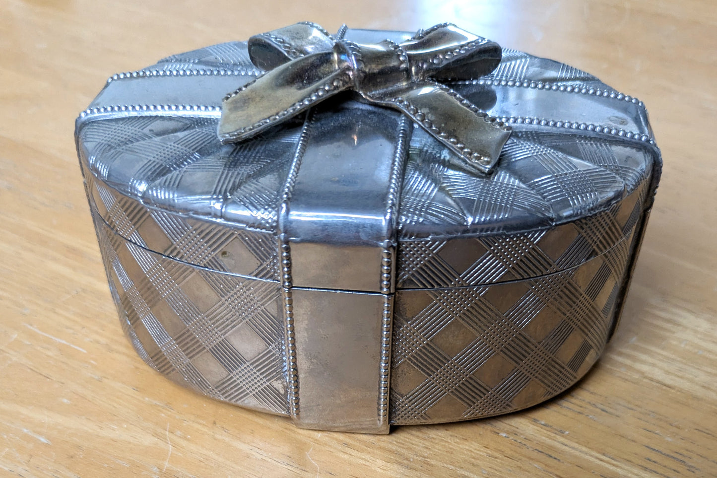 Godinger Silver Art Co Present Jewelry Box - Trinket Box - Treasure Chest - Measurements Seen in Photos