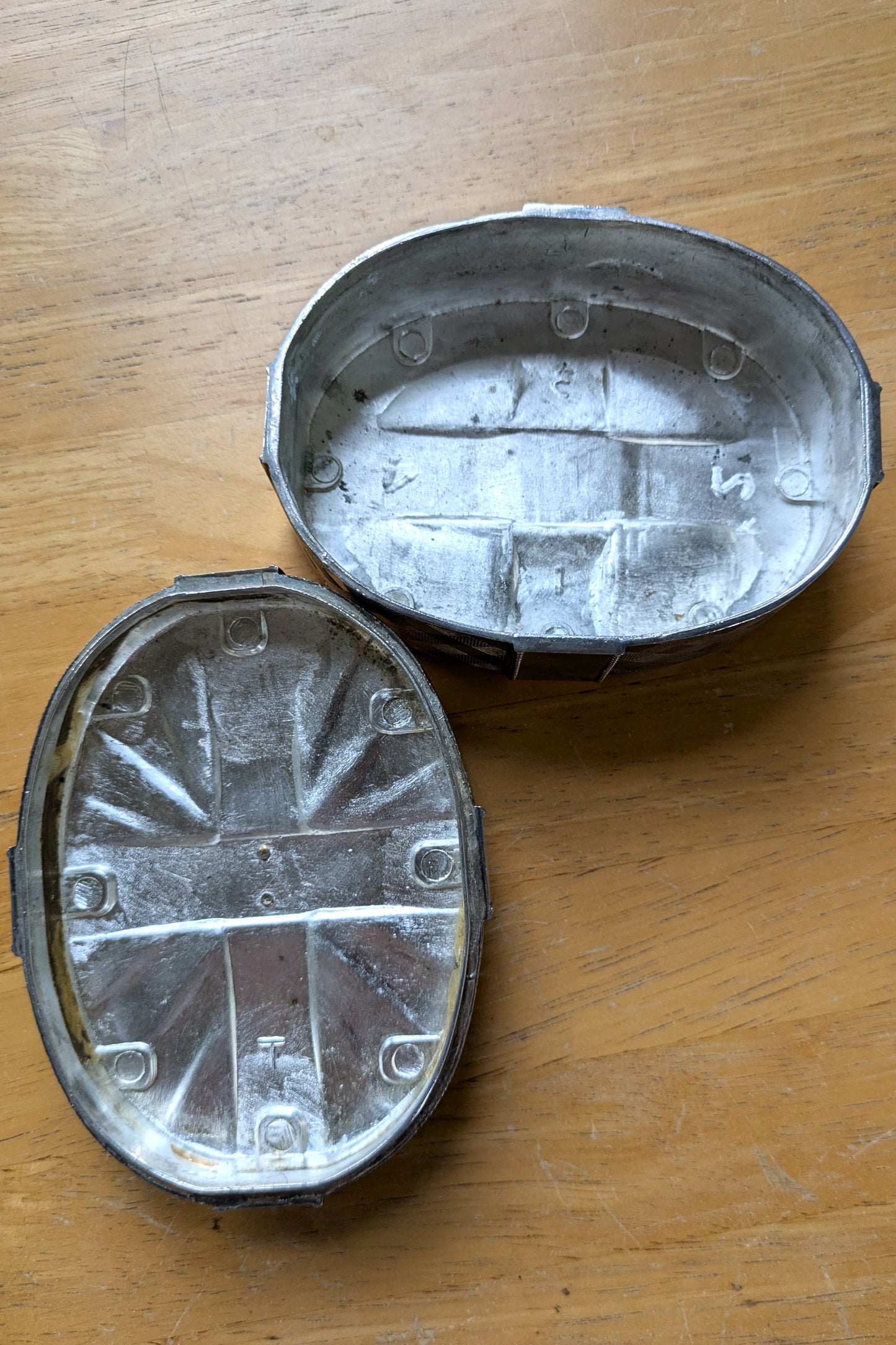 Godinger Silver Art Co Present Jewelry Box - Trinket Box - Treasure Chest - Measurements Seen in Photos