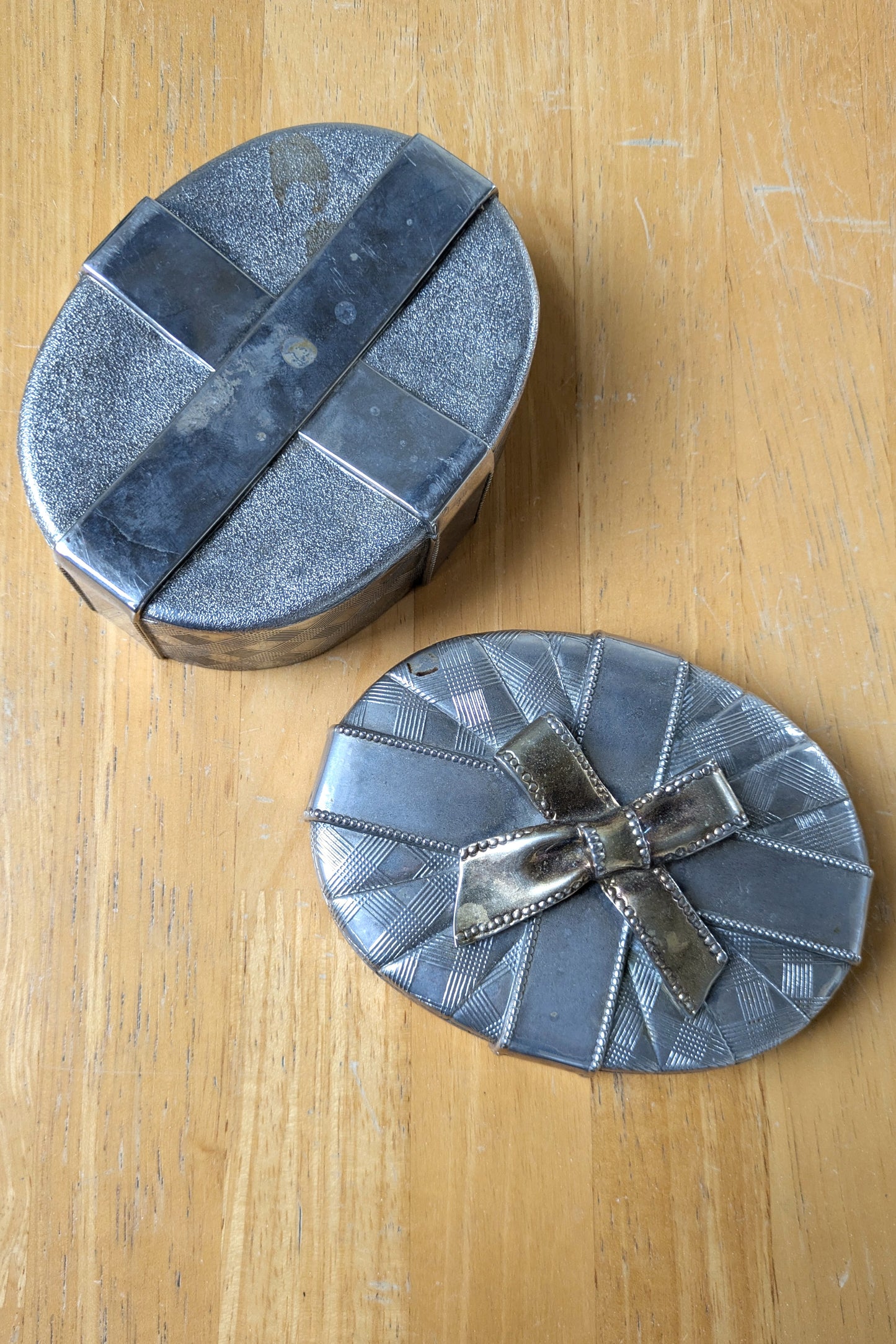 Godinger Silver Art Co Present Jewelry Box - Trinket Box - Treasure Chest - Measurements Seen in Photos