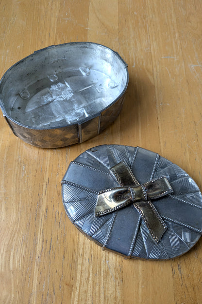 Godinger Silver Art Co Present Jewelry Box - Trinket Box - Treasure Chest - Measurements Seen in Photos