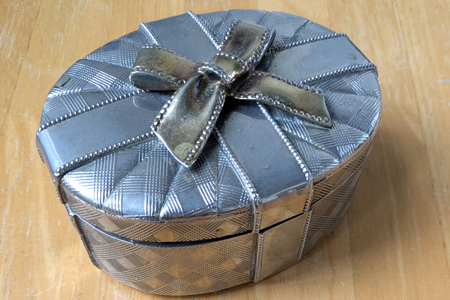 Godinger Silver Art Co Present Jewelry Box - Trinket Box - Treasure Chest - Measurements Seen in Photos