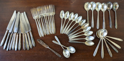 Grosvenor 1921 Oneida Community Plate Dinner Set - Stamped and Tested Silverplate - Knives, Forks, and Spoons - 48 pieces - Dinner Parties