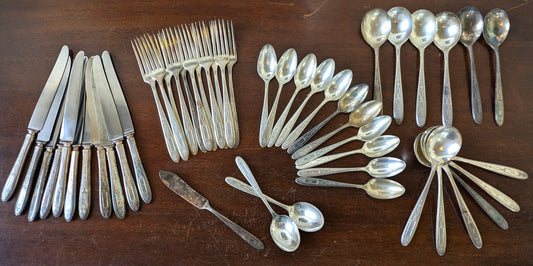 Grosvenor 1921 Oneida Community Plate Dinner Set - Stamped and Tested Silverplate - Knives, Forks, and Spoons - 48 pieces - Dinner Parties