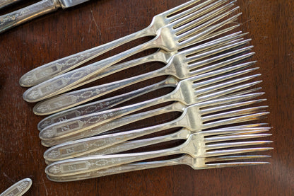 Grosvenor 1921 Oneida Community Plate Dinner Set - Stamped and Tested Silverplate - Knives, Forks, and Spoons - 48 pieces - Dinner Parties