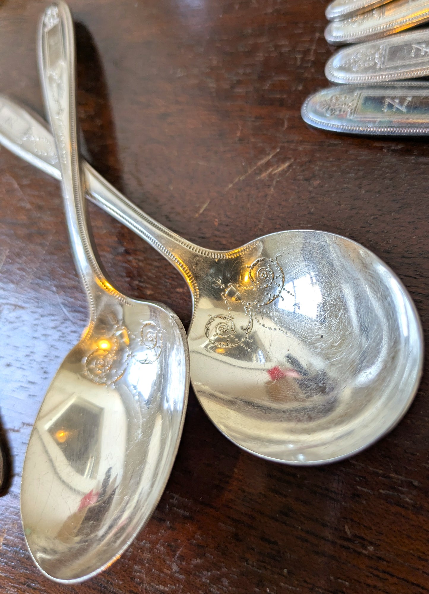 Grosvenor 1921 Oneida Community Plate Dinner Set - Stamped and Tested Silverplate - Knives, Forks, and Spoons - 48 pieces - Dinner Parties