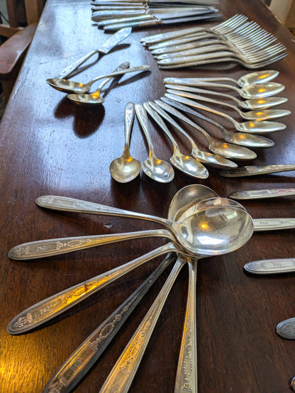 Grosvenor 1921 Oneida Community Plate Dinner Set - Stamped and Tested Silverplate - Knives, Forks, and Spoons - 48 pieces - Dinner Parties