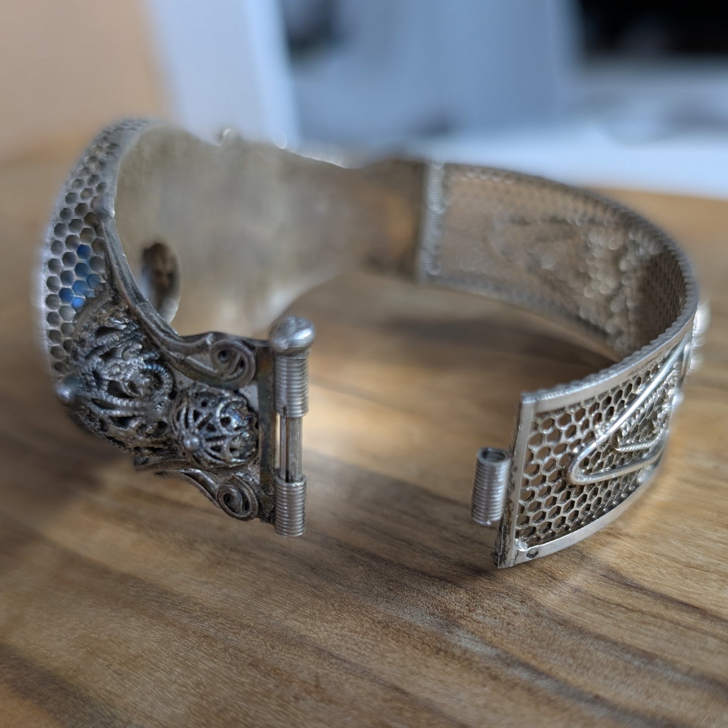 Vintage Sterling Filigree Hinged Bangle with Blue Stone - Art Deco - 925 Silver - Floral