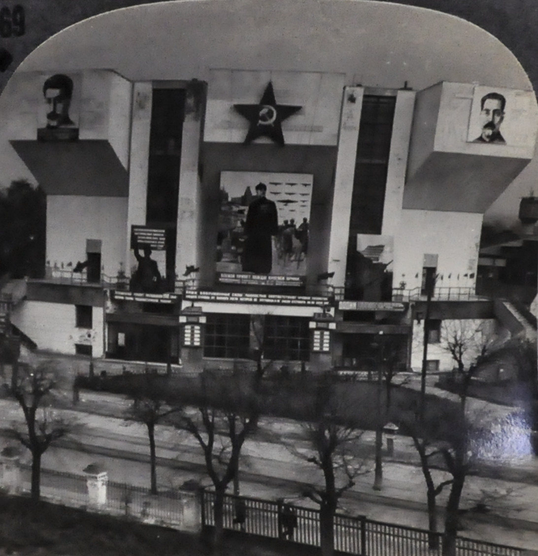 Antique Keystone Stereoview of the New Workers' Club, Moscow, USSR - No. 33921 - 1930s Russian Soviet Stalin Propaganda Stereoview