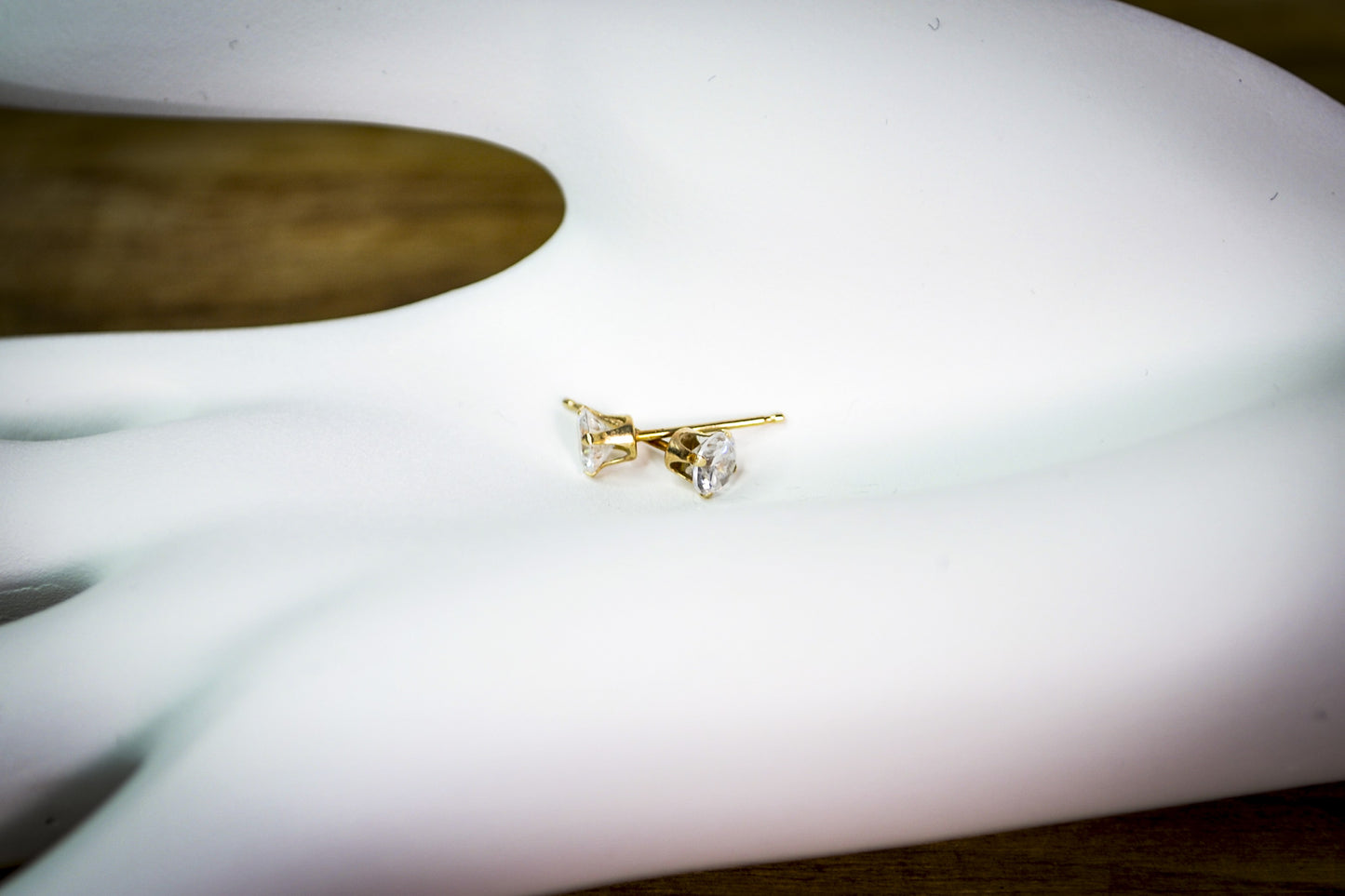 14K Gold 1 Carat Cubic Zirconia Diamond Cut Stud Earrings - Minimalist Elegant 14K Yellow Gold Cubic Zirconia Stud Earrings