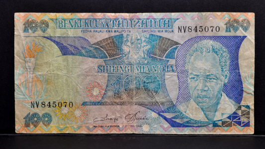 1986 Tanzania 100 Shillings Note - Islands on Map Type - Fine (F) - 1986 (ND) Tanzania One Hundred Shilingi Banknote - P#14a