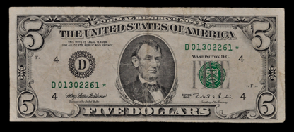1995 US Federal Reserve 5 Dollar Star Note - Cleveland (D) Issue - Very Fine (VF) - 1995 Green Seal Five Dollar Star Note - Fr.1985-D*