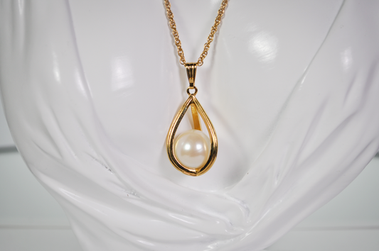 1992 Avon Tailored Elegance Gold Toned Caged Faux Pearl Necklace - Vintage Elegant Avon Caged Pearl Teardrop Necklace