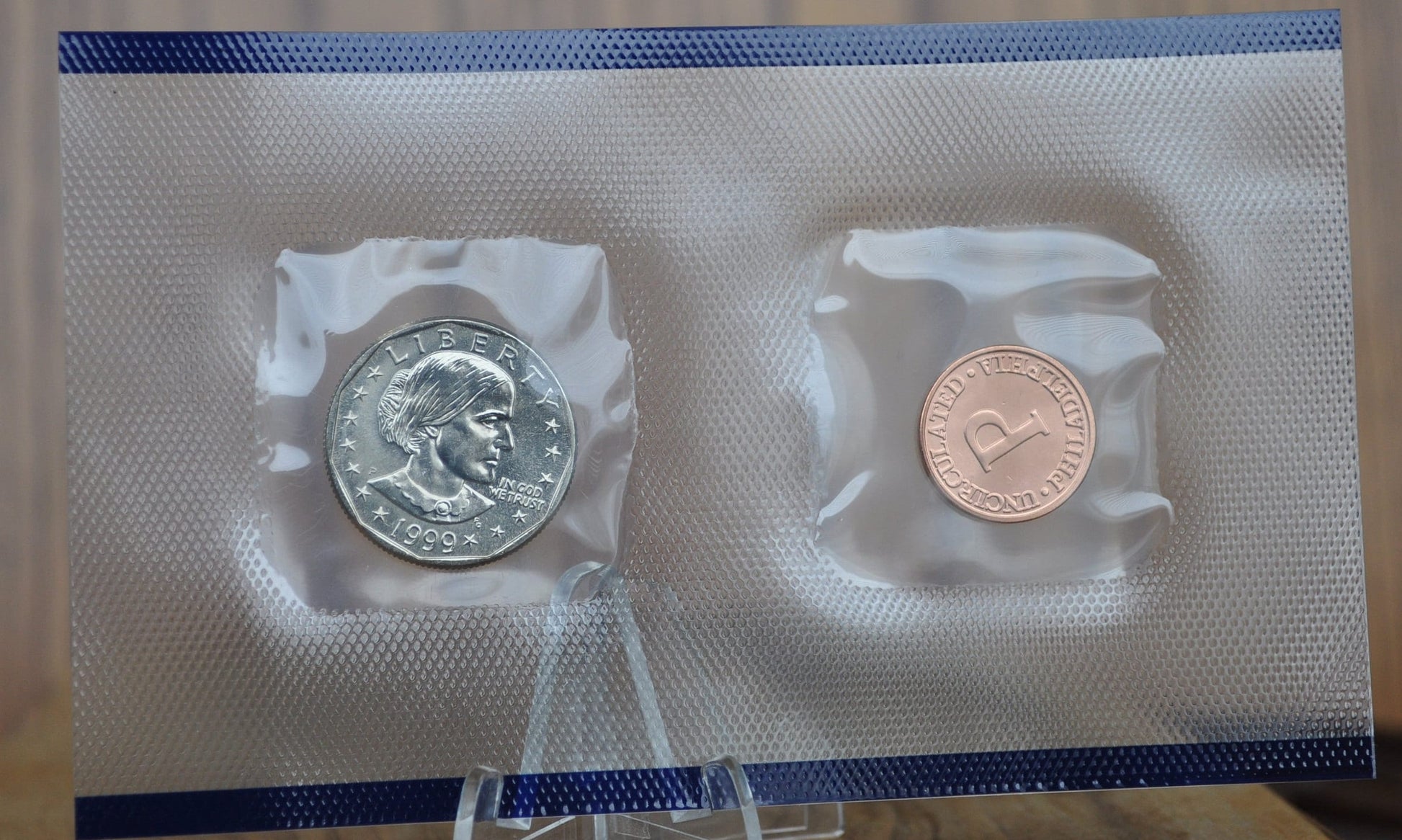 1999-P & D Susan B Anthony Dollar Set - In Original Mint Packaging - Denver Mint 1999 Susan B. Anthony Philadelphia Mint 1999