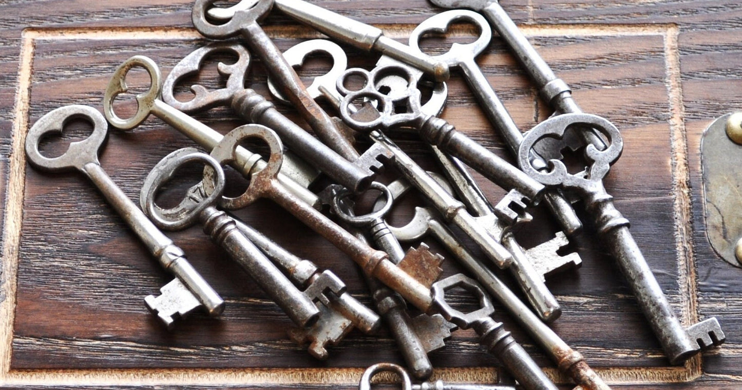 Antique Skeleton Keys! - Awesome for Décor, Craft Projects, Jewelry Projects - Vintage Keys, Real Old Keys from the 1800s