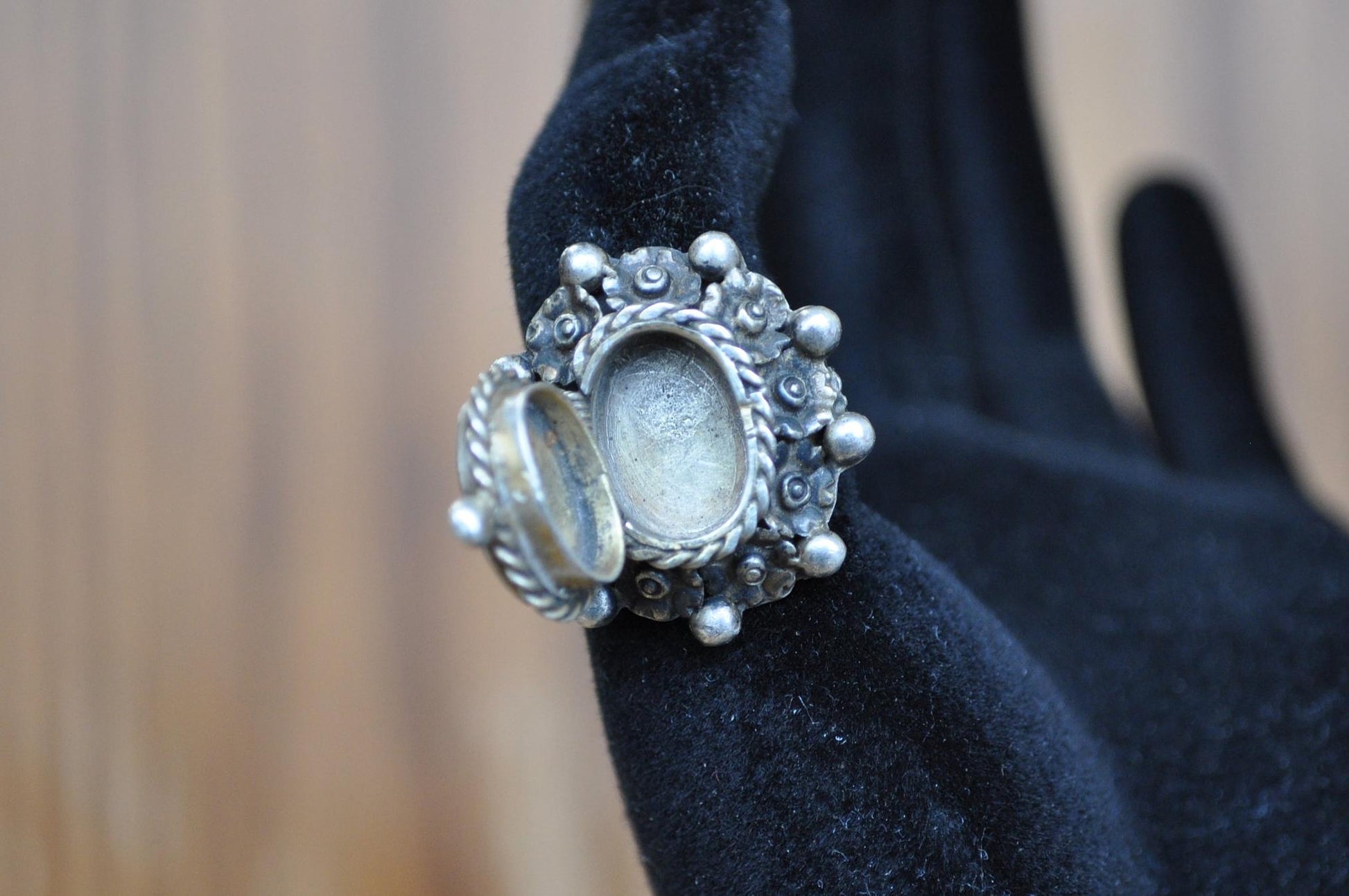 Vintage Poison Ring Sterling Silver Openable Secret Box, 925 Sterling Silver, Size 6.5 (Adjustable), Antique Silver Ring with Secret Opening