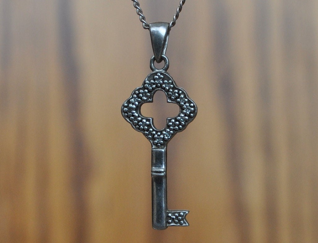 Beautiful Vintage Silver Skeleton Key Pendent - Sterling Skeleton Key Silver - Awesome Jewelry Piece